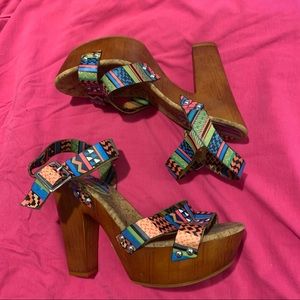 Block Heel Platform Sandals *NEEDS REPAIR*